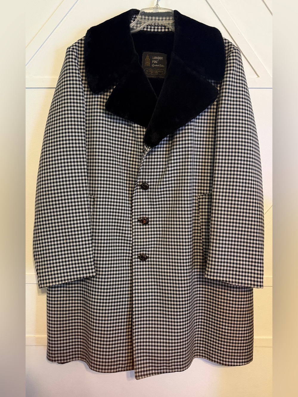 London Fog Black and White Houndstooth Pea Coat with Black Fur Collar vintage